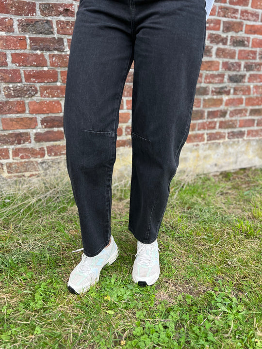 black balloon jeans