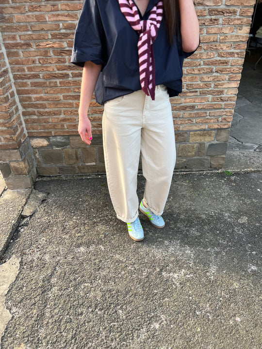 beige balloon jeans