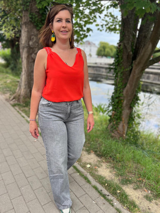 lizzy red top