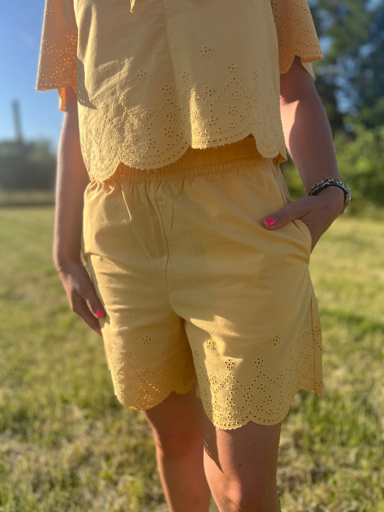 sunny short